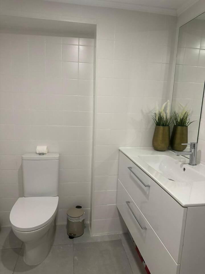 Stylish Renovated Apartment In Chiado Lizbona Zewnętrze zdjęcie