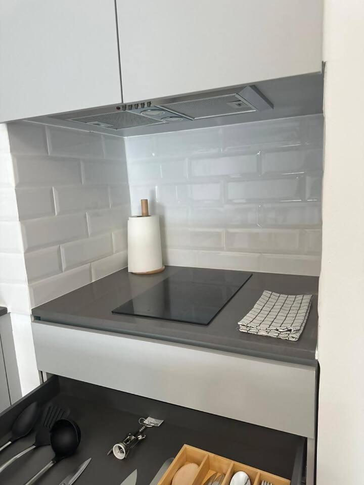 Stylish Renovated Apartment In Chiado Lizbona Zewnętrze zdjęcie