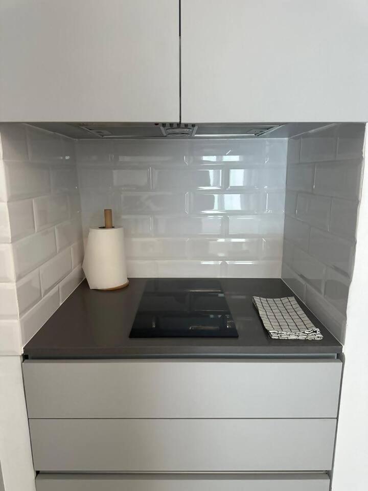 Stylish Renovated Apartment In Chiado Lizbona Zewnętrze zdjęcie