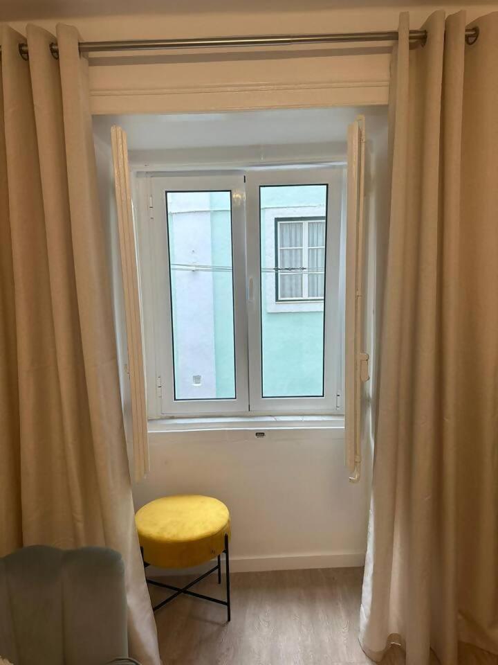 Stylish Renovated Apartment In Chiado Lizbona Zewnętrze zdjęcie