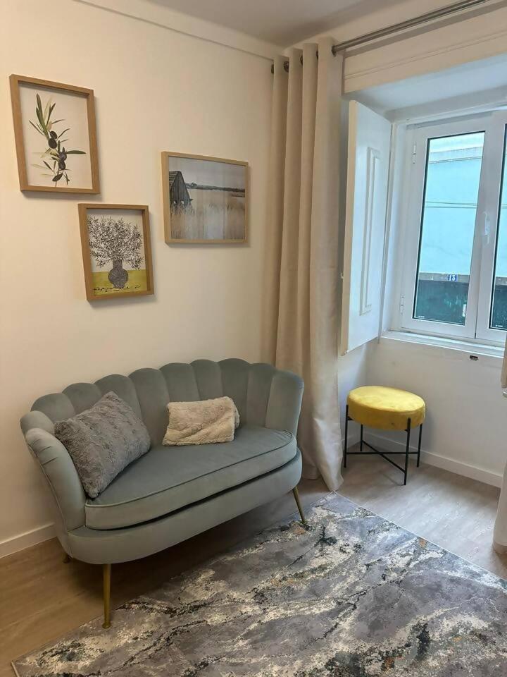 Stylish Renovated Apartment In Chiado Lizbona Zewnętrze zdjęcie