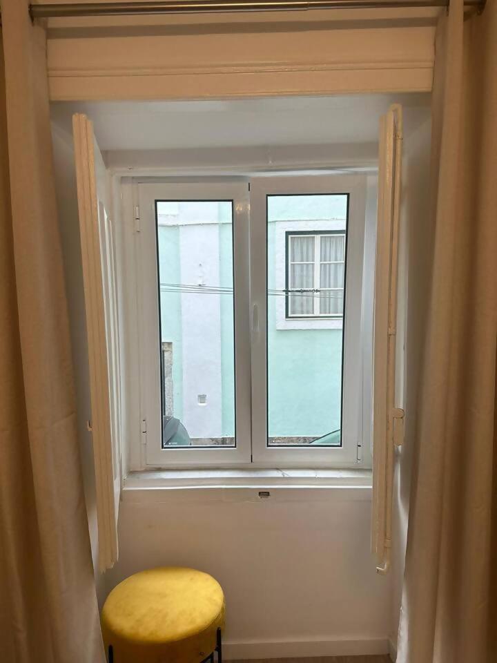 Stylish Renovated Apartment In Chiado Lizbona Zewnętrze zdjęcie